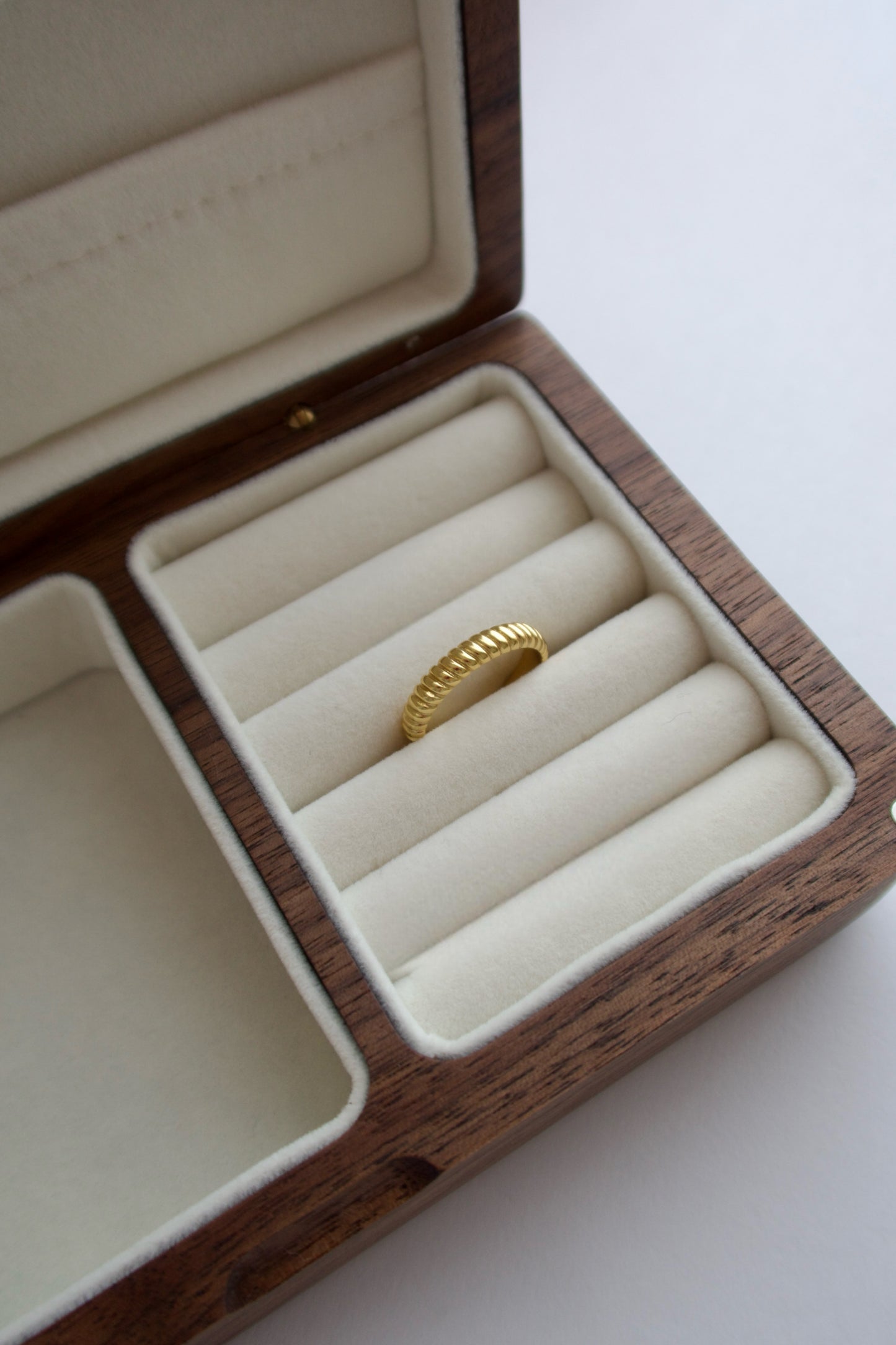 Lily Ridge Gold Band Ring