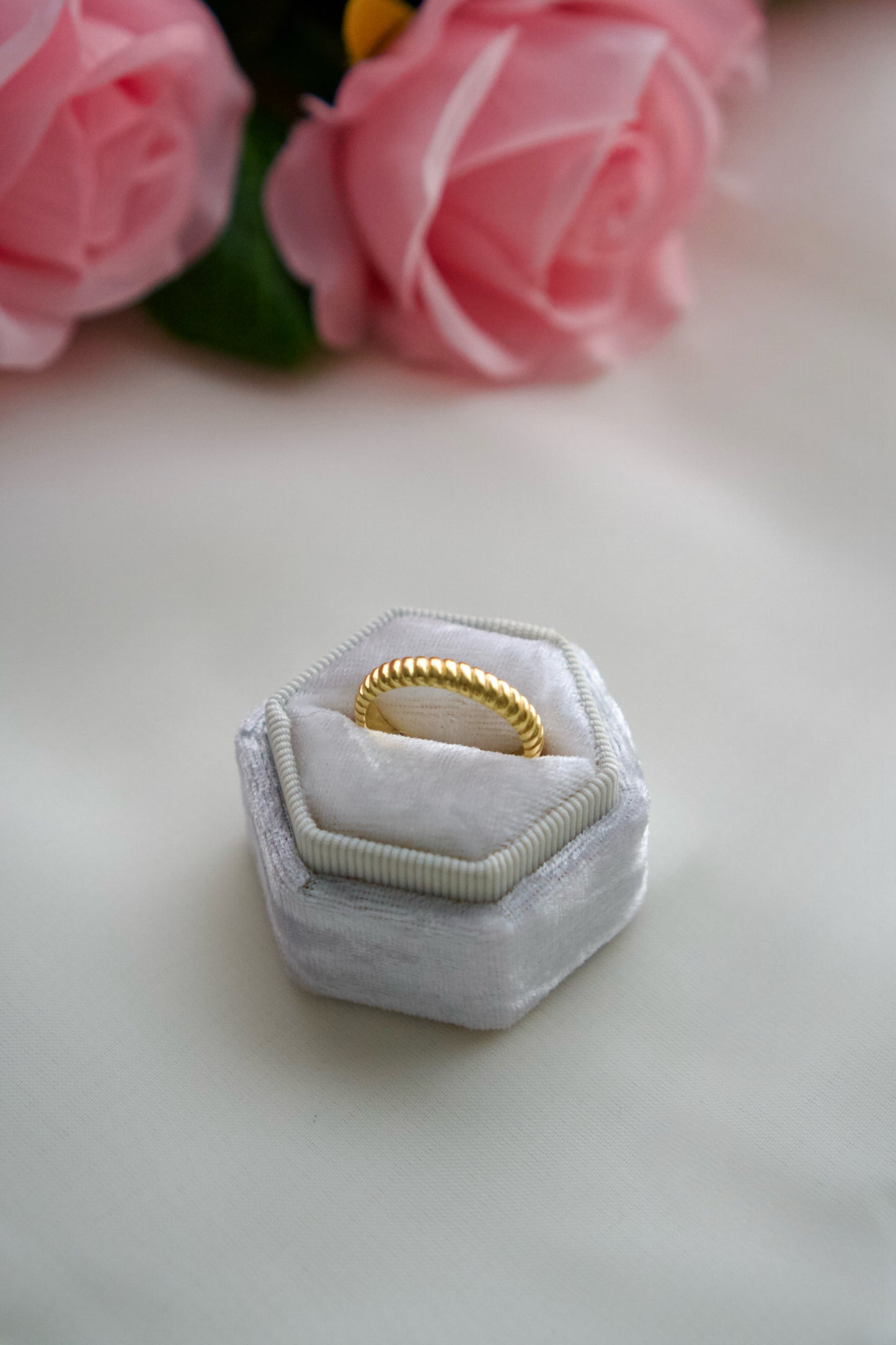 Lily Ridge Gold Band Ring